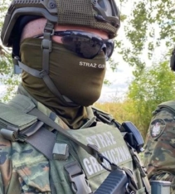 Прикордонники показали збиття ударного дрона росіян у небі над Одещиною
