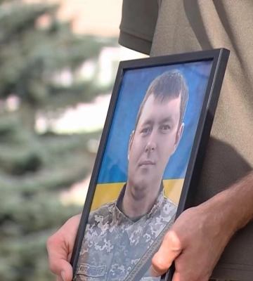 &quot;Не ховався від захисту&quot;: у Рівному попрощалися із 30-річним молодшим лейтенантом (ВІДЕО)