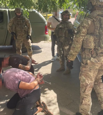 Злочинці вимагали 190 тисяч від військовослужбовця: СБУ затримала учасників ОЗУ