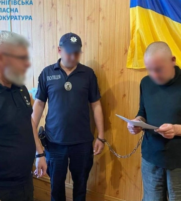 Мешканцю Чернігівщини повідомлено про підозру за катування співмешканки та її дітей