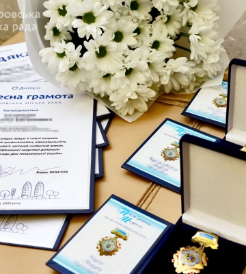 Відзначили подвиг тих, хто рятує наших оборонців: у Дніпрі лікарям вручили почесні нагороди від всього Дніпра