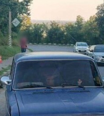 На Полтавщині водійка збила 13-річного хлопчика, який переходив дорогу, тримаючи велосипед у руках