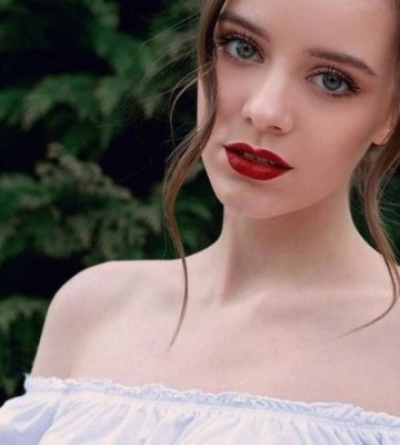 «Нарешті». Зірка серіалу Школа Ірина Кудашова повідомила, що виходить заміж, і показала обручку