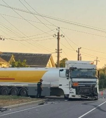 На мелитопольской трассе новое ДТА с участием бензовоза 