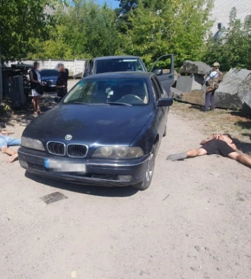 «Выбивали» деньги из военного и угрожали беременной жене: в Житомирской области задержали банду рэкетиров