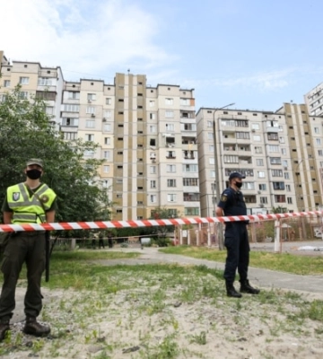 У Києві після падіння з багатоповерхівки загинули дві 12-річні дівчинки. Поліція почала розслідування