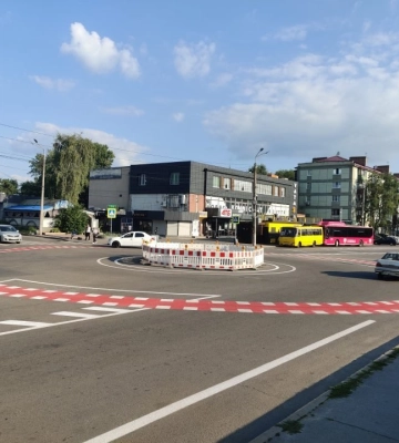 У Дніпрі на проспекті Петра Калнишевського зробили кільцеву розв’язку