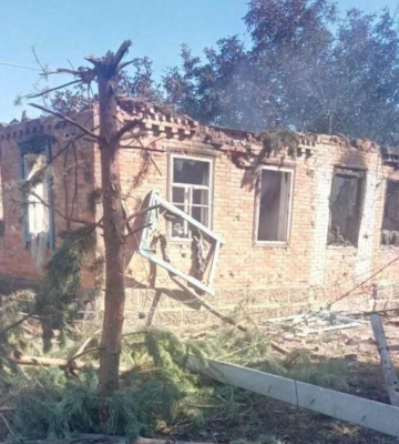 Війська РФ продовжують руйнувати житлові будинки в Донецькій області