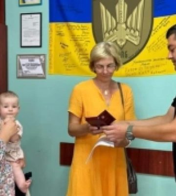 У Мукачеві дружині зниклого безвісти військового вручили орден Богдана Хмельницького