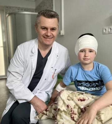 Львівські хірурги врятували 7-річного хлопчика з рідкісною і важкою формою мастоїтиду