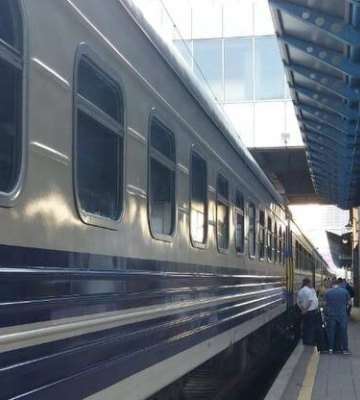 УЗ скасовує частину поїздів до Перемишля: у чому причина та як доїхати до Польщі