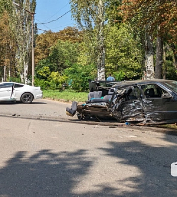 У Кривому Розі сталася ДТП: одну з автівок розірвало навпіл