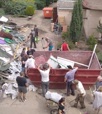 У Львові після ракетного обстрілу вивезли вже понад 200 кубометрів сміття