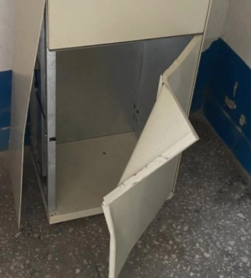 В Полтаве ребенок застрял в почтомате
