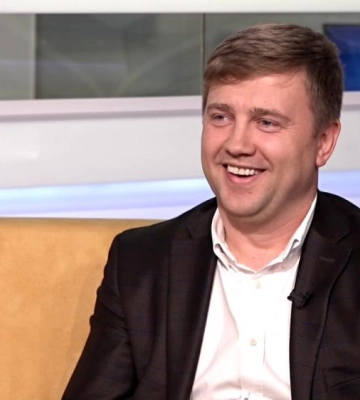 Начальник Рівненської ОВА придбав золотий Гелендваген: росіяни запустили чергову ІПСО (ВІДЕО)
