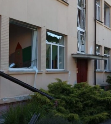 Вікна у львівському дитсадку, біля якого впала ракета, відновлять благодійники