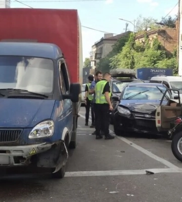 Стало відомо, через яку ДТП центр Дніпра застряг у великому заторі