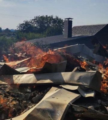 Окупанти двічі вдарили по Нікополю: пошкоджені понад 10 будинків (ФОТО)