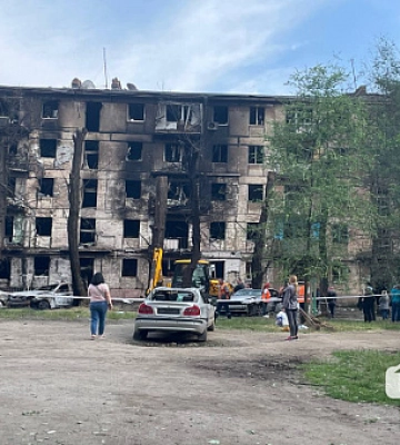 Криворожане, чьи дома пострадали от ракетных ударов, продолжают получать помощь