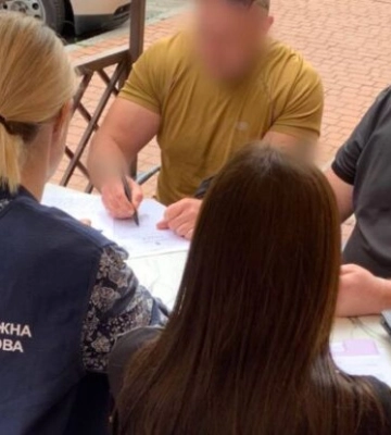 У Харківській області директор компанії привласнив майже 200 тисяч на ремонті пошкодженого обстрілом будинку