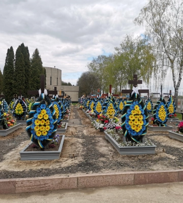 Місць на Алеї Героїв, що при вході на кладовище «Нове», вже немає