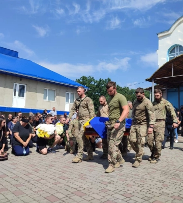 «Людський дух вічний, Герої не вмирають»: у Ківерцях попрощалися з воїном «Любарта» Вадимом Бельським