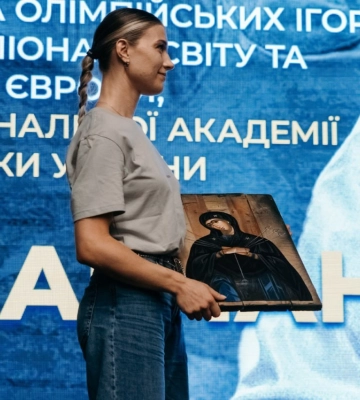 Харлан отримала найвищу нагороду Національної академії СБУ – Знак пошани: яскраві фото з нагородженн