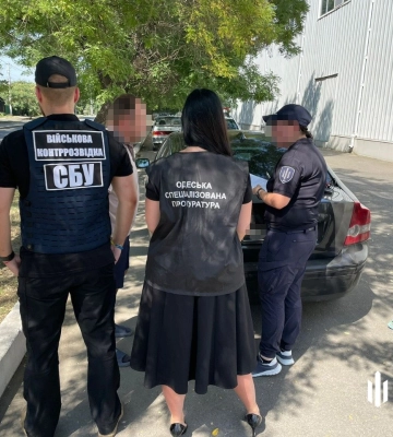ДБР: Заступник комбата військової частини змушував бійців будувати йому будинок під Одесою. Йому повідомили про підозру