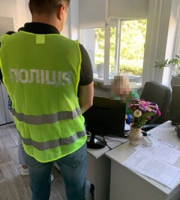Закупили овочерізки за завищеною ціною: Посадовиця Дніпровської РДА Києва отримала підозру
