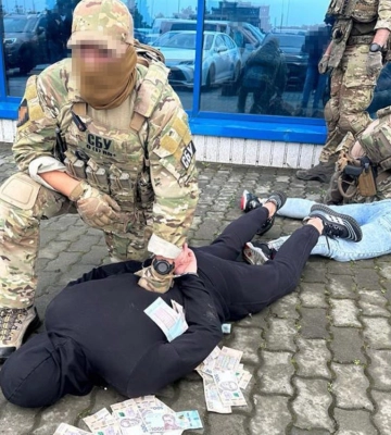На Львівщині двоє військових вибивали гроші у демобілізованого бійця