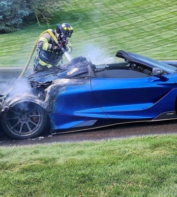 Редчайший суперкар McLaren за $500 000 сгорел на ровном месте 
