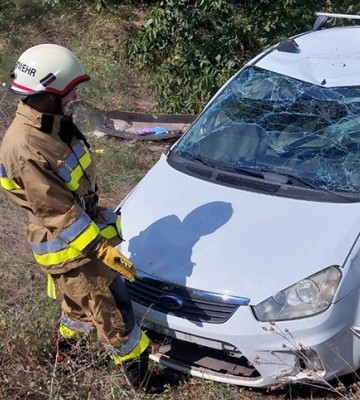 На Миколаївщині рятувальники ДСНС звільнили пасажирку понівеченого у ДТП автомобіля