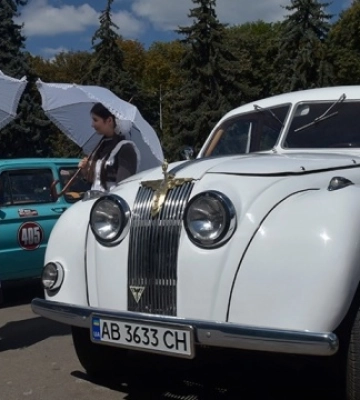 Виставку ретроавтомобілів представили у Вінниці у рамках історичного ралі
