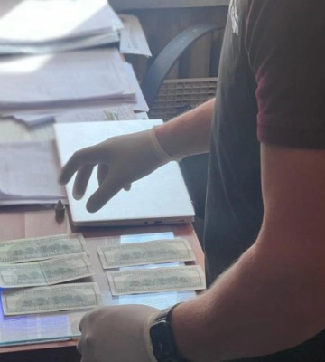 На хабарі піймали члена військово-лікарської комісії на Хмельниччині