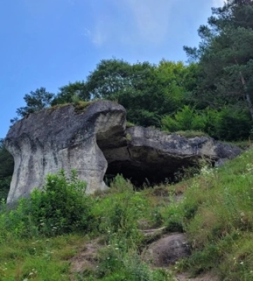 На Львівщині археологи знайшли велику культову споруду княжих часів