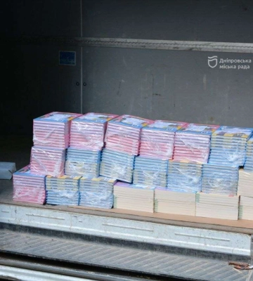 45 000 підручників отримали шості класи Дніпра для Нової української школи