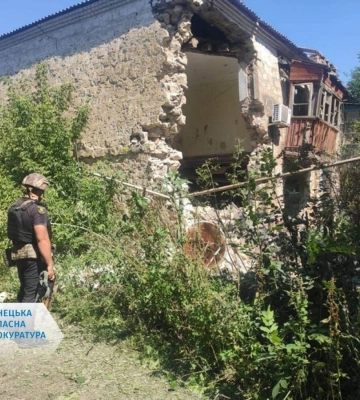 Російська армія обстріляла &quot;Пункт незламності&quot; у Часовому Ярі, є поранені