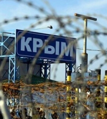 Пять часов в клетке за украинский паспорт – как жители Мелитополя эвакуируются через Крым