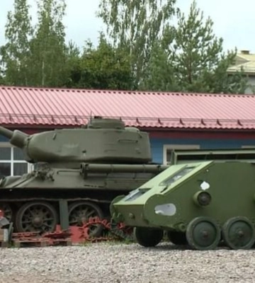 В Мелитополь коллаборанты собираются притянуть на парад украденный с постамента танк 