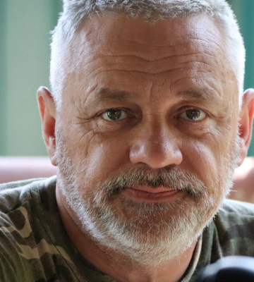 Вдома чекають дружина, двоє доньок та троє онуків: у волинській бригаді служить полковник міліції