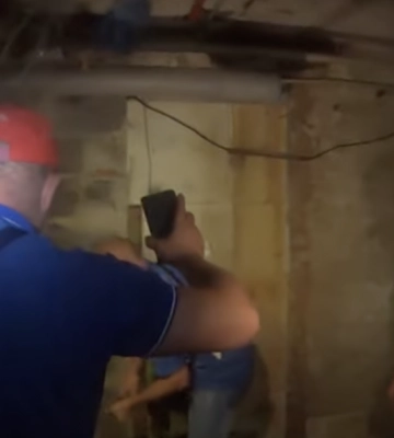 В Авдіївці «Білі Янголи» врятували місцеву мешканку з палаючого магазину (ВІДЕО)