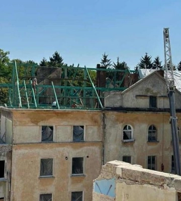 Накриватимуть черепицею: у Львові відновлюють будинки на вулиці Стрийській, які зруйнували російські ракети
