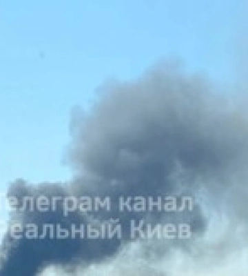 У Києві пролунали вибухи і спалахнула пожежа: перші подробиці від мера