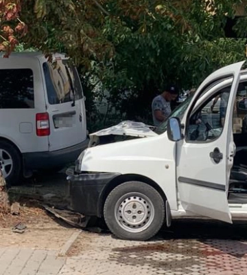 Два автомобілі зіткнулися у Мостиськах, а постраждала пішохідка (відео)