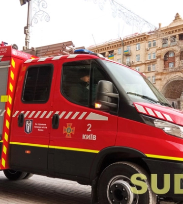 У Києві пролунали вибухи і спалахнула пожежа: перші подробиці від мера