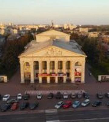 Российская ракета попала в самый центр Чернигова. Зеленский показал видео последствий