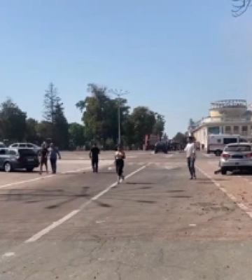 В Чернигове уничтожен Драмтеатр: видео момента попадания и все подробности