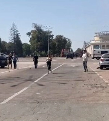 Зеленский показал последствия ракетного удара РФ по Чернигову: Есть погибшие и раненые. ВИДЕО