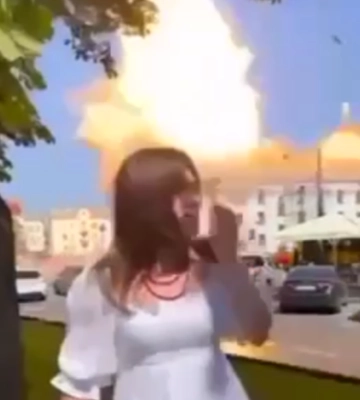 Момент влучання по драмтеатру в Чернігові потрапив на камеру: відео