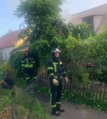 Внаслідок ДТП загинув водій, а на пожежі врятували чоловіка: ДСНС Дніпропетровщини